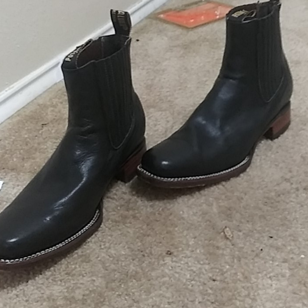 Boots - Picture 2 of 3